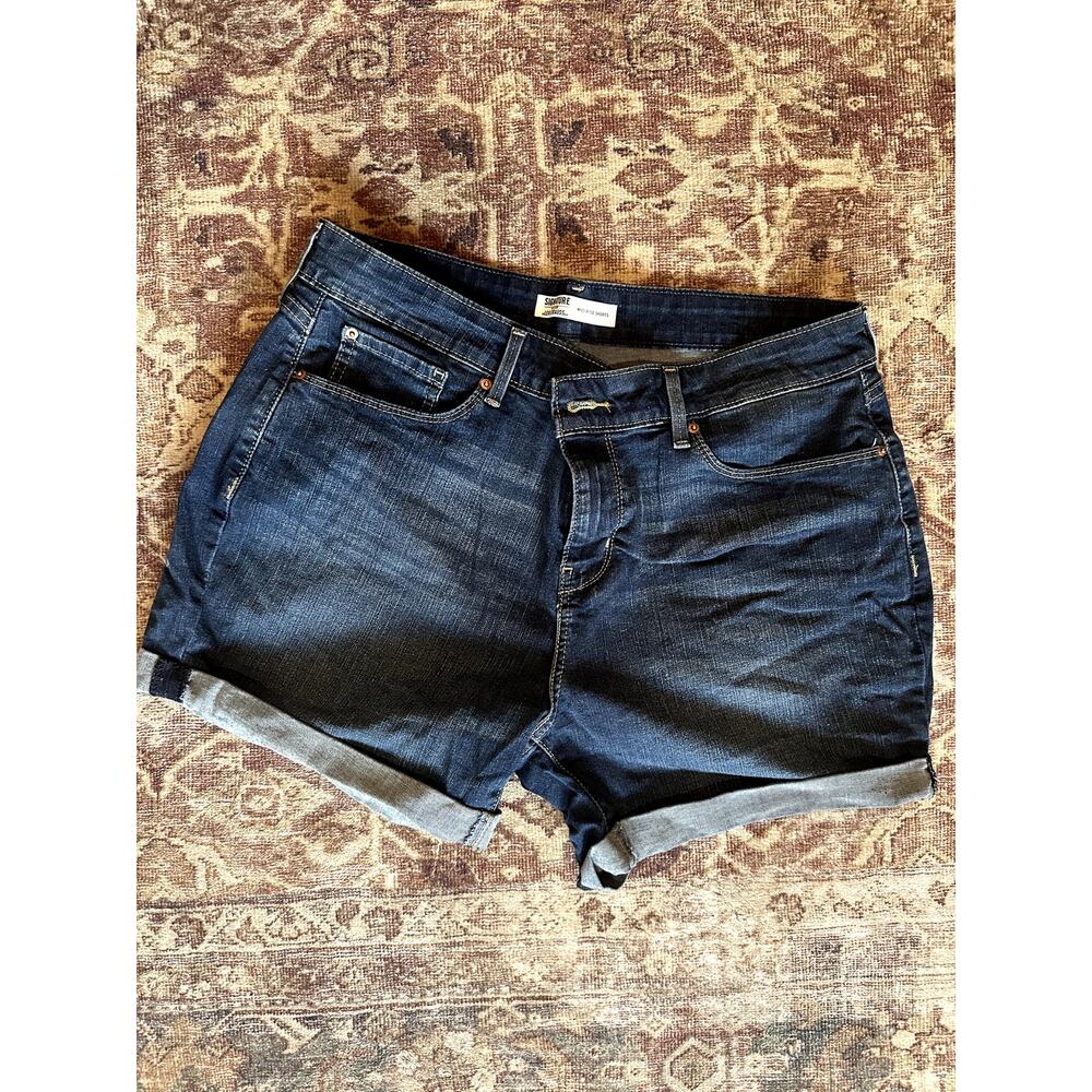 Levi Signature Gold Mid-rise Jean Shorts